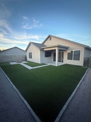 Exterior - Cruces Oasis | Movie Theater| 3BR (Las Cruces)