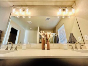 Bathroom - Cruces Oasis | Movie Theater| 3BR (Las Cruces)