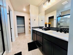 Bathroom - Rustic SouthWest Retreat | 4BR| Desert Charm (Las Cruces)