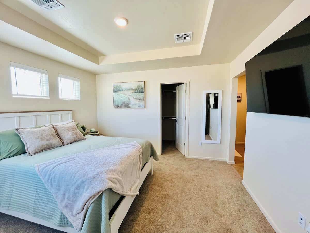 3 bedrooms, iron/ironing board, WiFi, bed sheets