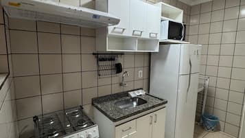 Neljän hengen perhehuone, näköala puutarhaan | Yksityinen keittiö