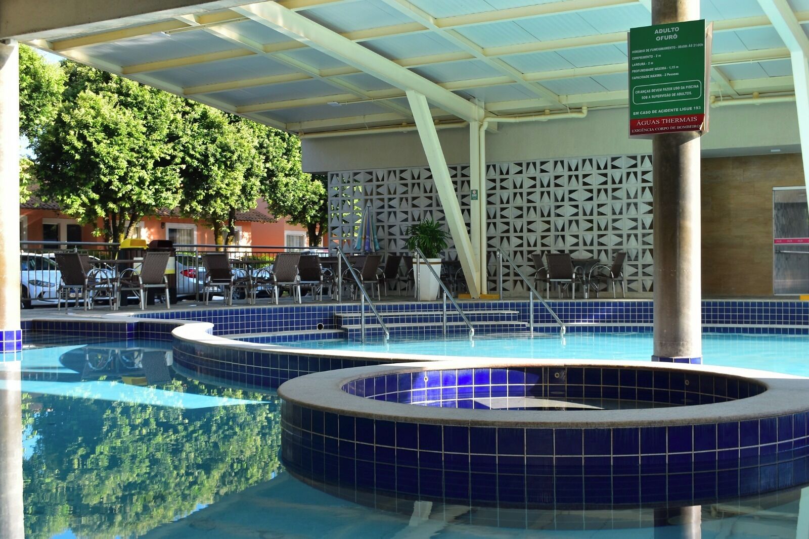 7 outdoor pools