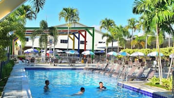 7 outdoor pools