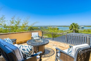 Terrace/patio - Gated Riverfront Estate, Heated Pool, Private Dock, Boat Lifts, Amazing Views, Sauna, Elevator (St. Augustine)