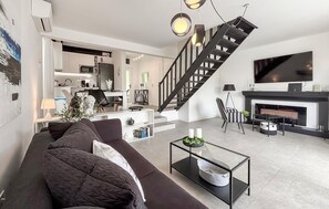 TV, fireplace