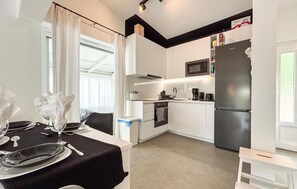 Fridge, microwave, oven, stovetop - Cozy home in Punat with sauna (Punat)