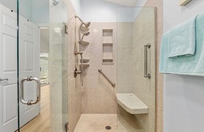Shower, towels, toilet paper - Sunny Days 3-bedroom villa 1 mile S of Lake Sumter! Golf Cart Included! (The Villages)