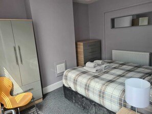 Room - Cosy 3-Bedroom Marilyn House (Bath)