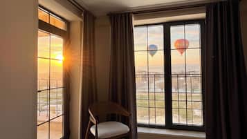 Superior Room, Balcony, City View | Interior