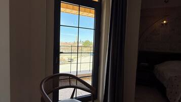 Junior Suite, Balcony, Mountain View | Interior