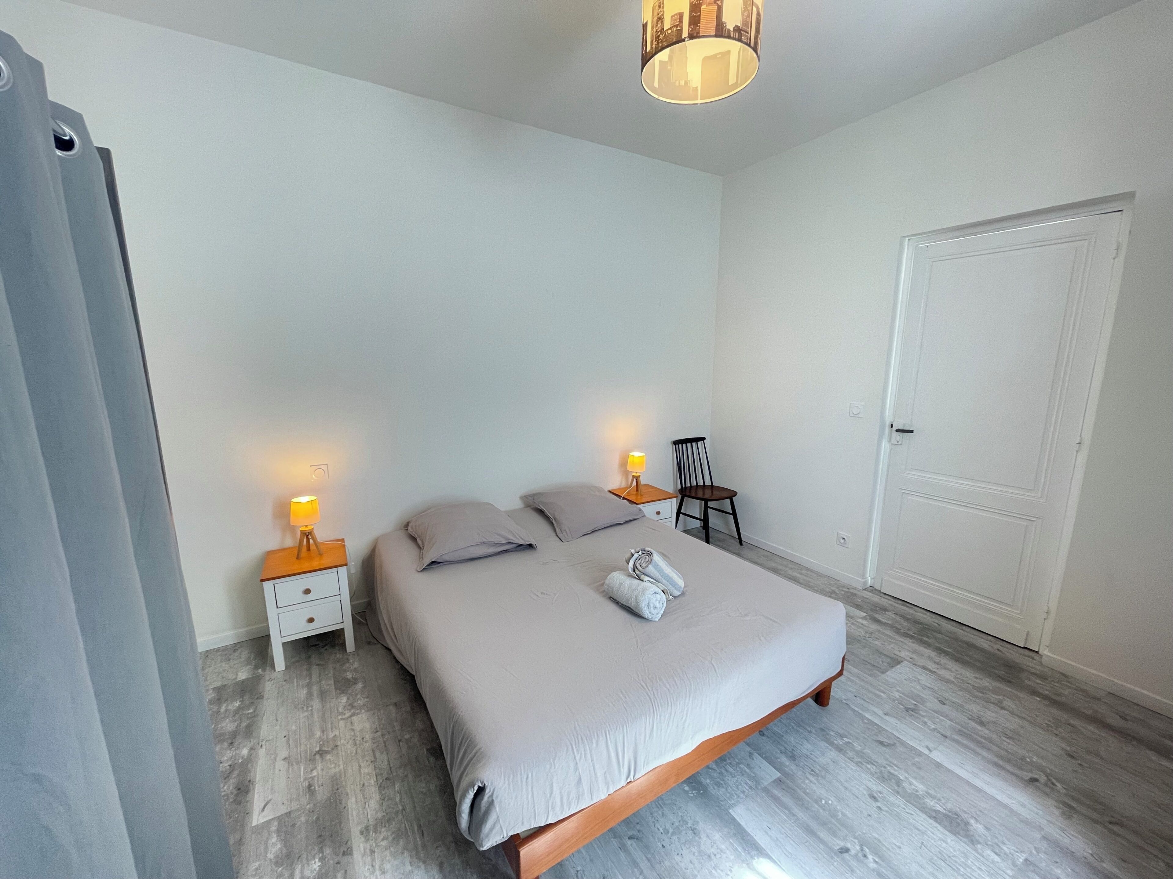 3 bedrooms, iron/ironing board, WiFi, bed sheets