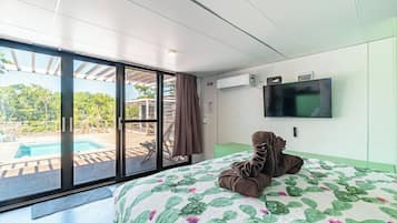 1 habitación, caja de seguridad en la habitación y escritorio