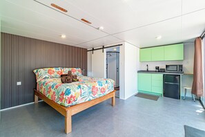 1 bedroom, in-room safe, desk, iron/ironing board