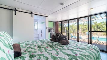 1 habitación, caja de seguridad en la habitación y escritorio