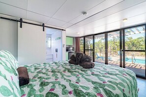 1 quarto, cofres nos quartos, escrivaninha