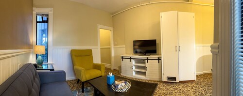 Marvelous 2 Bedroom Hotel Suites with Living Room,Free Parking,Breakfast,Moscone