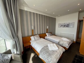 Basic Twin Room | Free WiFi - The Strand Hotel (Blackpool)