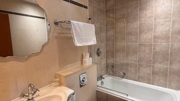 Deluxe Double Room, Sea View | Bathroom