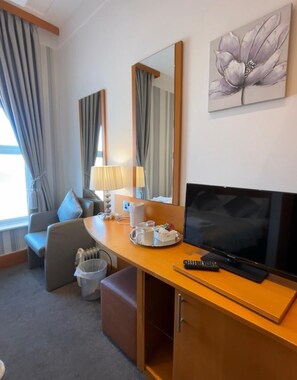 Deluxe Double Room, Sea View - The Strand Hotel (Blackpool)