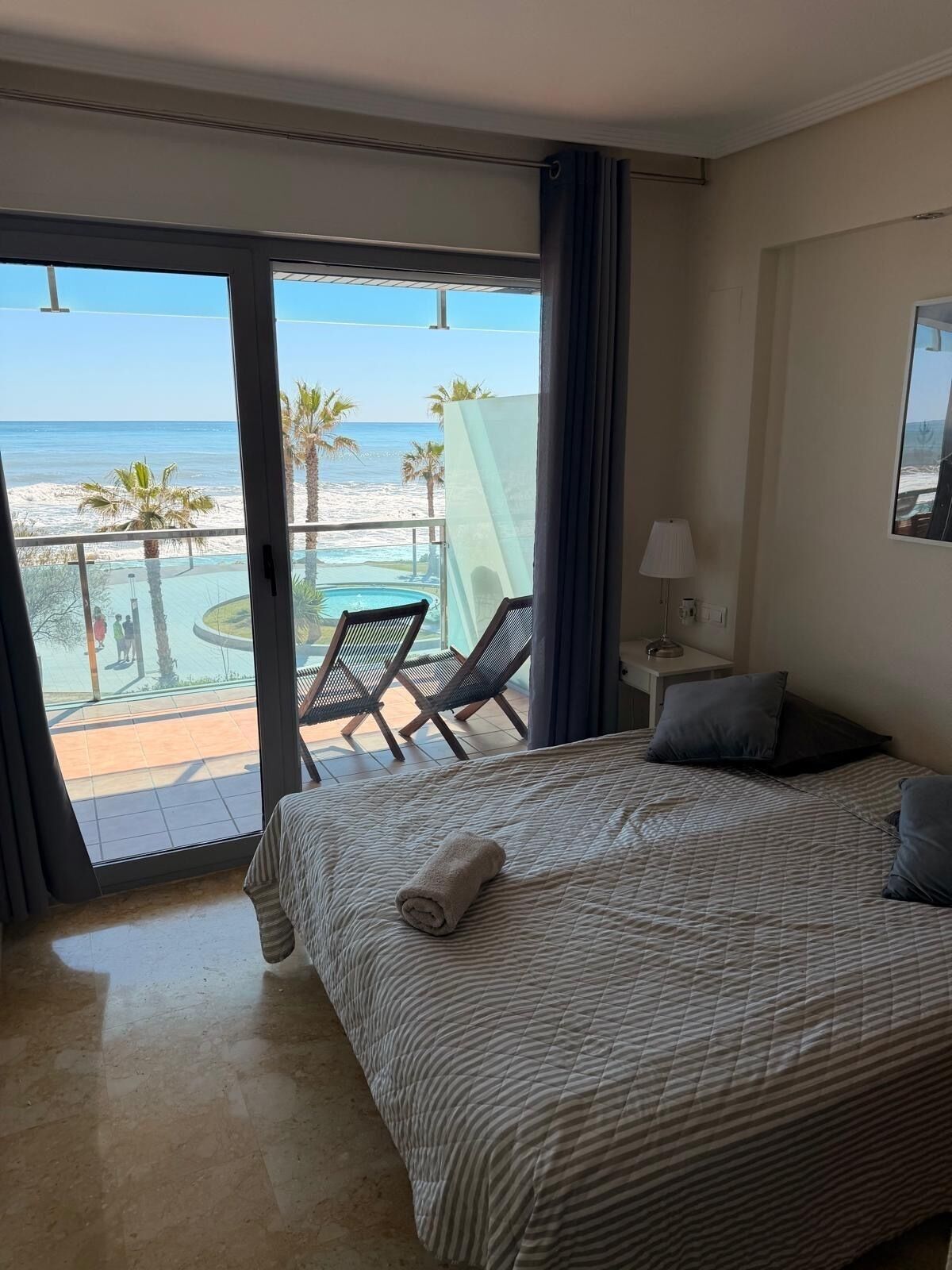 Iron/ironing board, WiFi, bed sheets