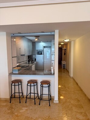 Private kitchen - Exceptional apartment 1st line sea view - Swimming pool & parking - Torrevieja (Torrevieja)