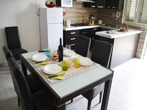 บ้านพัก, 1 ห้องนอน, สูบบุหรี่ได้ | ห้องรับประทานอาหาร