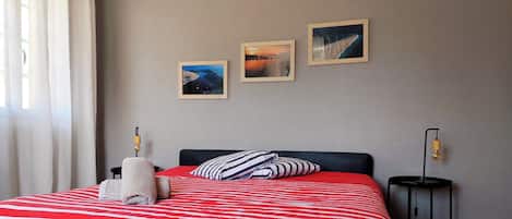 5 bedrooms, free WiFi, bed sheets