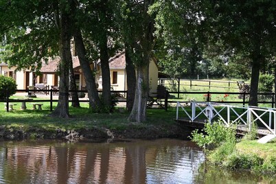 Large gîte sleeps 14 - 6 ha - ideal for families & cousins - near La Flèche