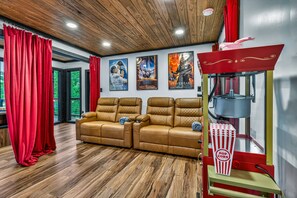 Interior - Cozy 2-bedroom cabin/Amazing Views/Movie Theatre (Gatlinburg)