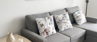 Cozy 2 bedroom apartment in downtown St. Thomas. Close to all amenities