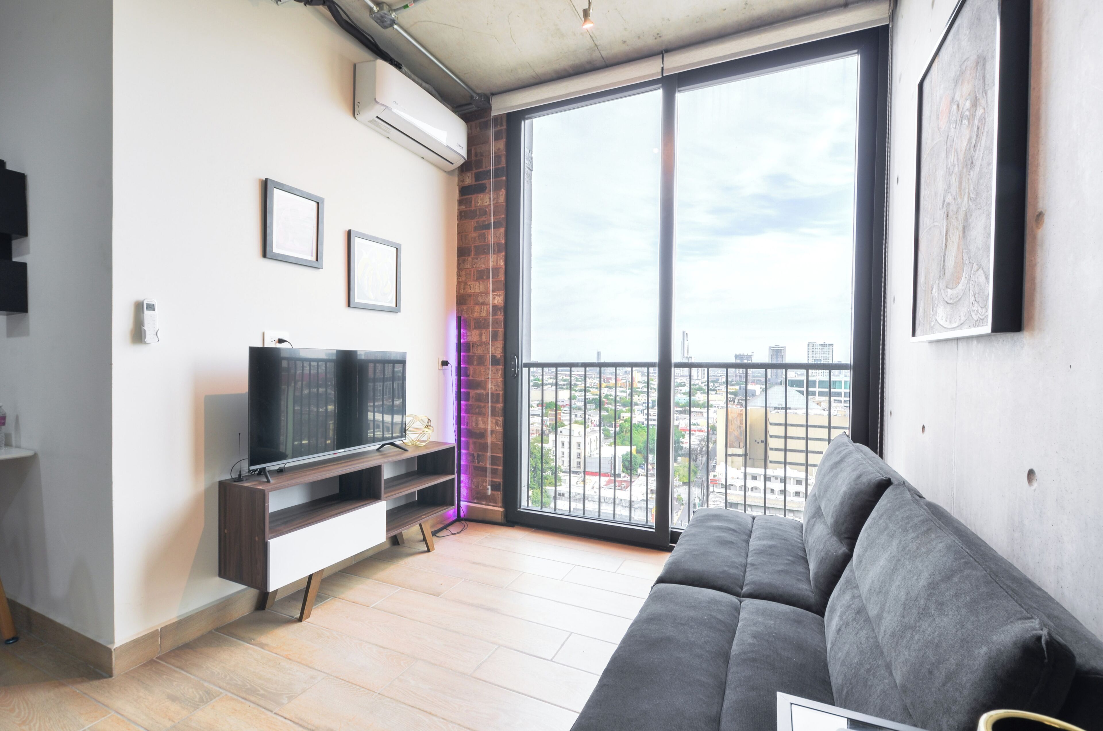 Suite Confort, vista a la ciudad | Área de sala de estar