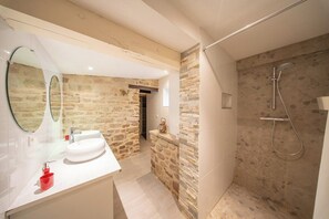 Shower, hair dryer - Grande longère entre campagne et océan (Guidel)
