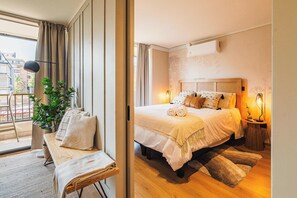 1 bedroom, desk, iron/ironing board, WiFi - HOM | Metro InesDeSuarez | Providencia | Parking (Providencia)