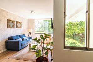 TV, offices - HOM | Providencia | Parking | Metro Los Leones (Providencia)