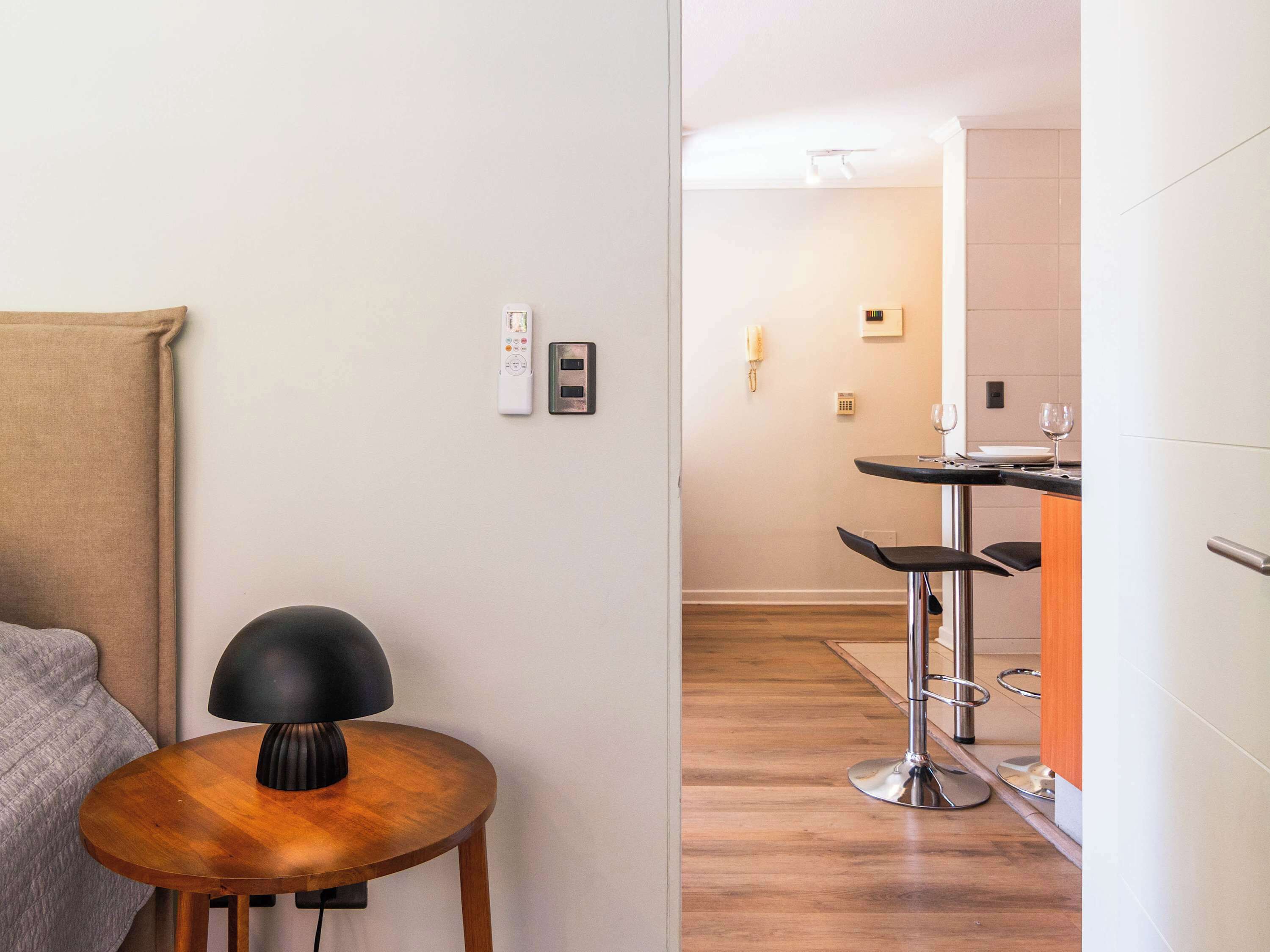 1 dormitorio, tabla de planchar con plancha, wifi y ropa de cama