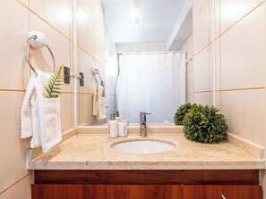 Shower, hair dryer, towels - HOM | Providencia | Parking | Metro Los Leones (Providencia)