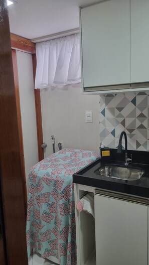 Bathroom - Cabo Branco apartment in João Pessoa, 180 meters from the beach. (JOAO PESSOA)