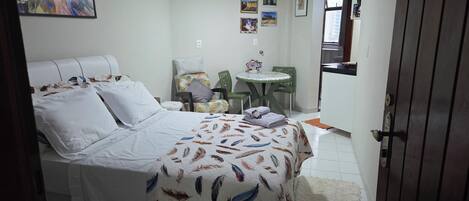 2 chambres, fer et planche Ă repasser, Wi-Fi, draps fournis