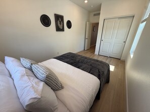Iron/ironing board, free WiFi, bed sheets