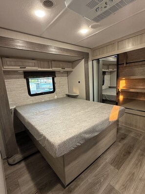 Room - Cozy 1-bedroom recreational vehicle in Flint, TX with AC (Flint)