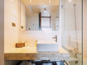 Shower, hair dryer, towels, shampoo - HOM | EscuelaMilitar | AA | Las Condes | 2D2B 4PAX (Las Condes)