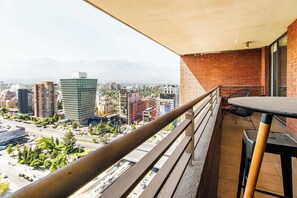 Property grounds - HOM | Pasos del Metro | Las Condes | AC | Parking (Las Condes)