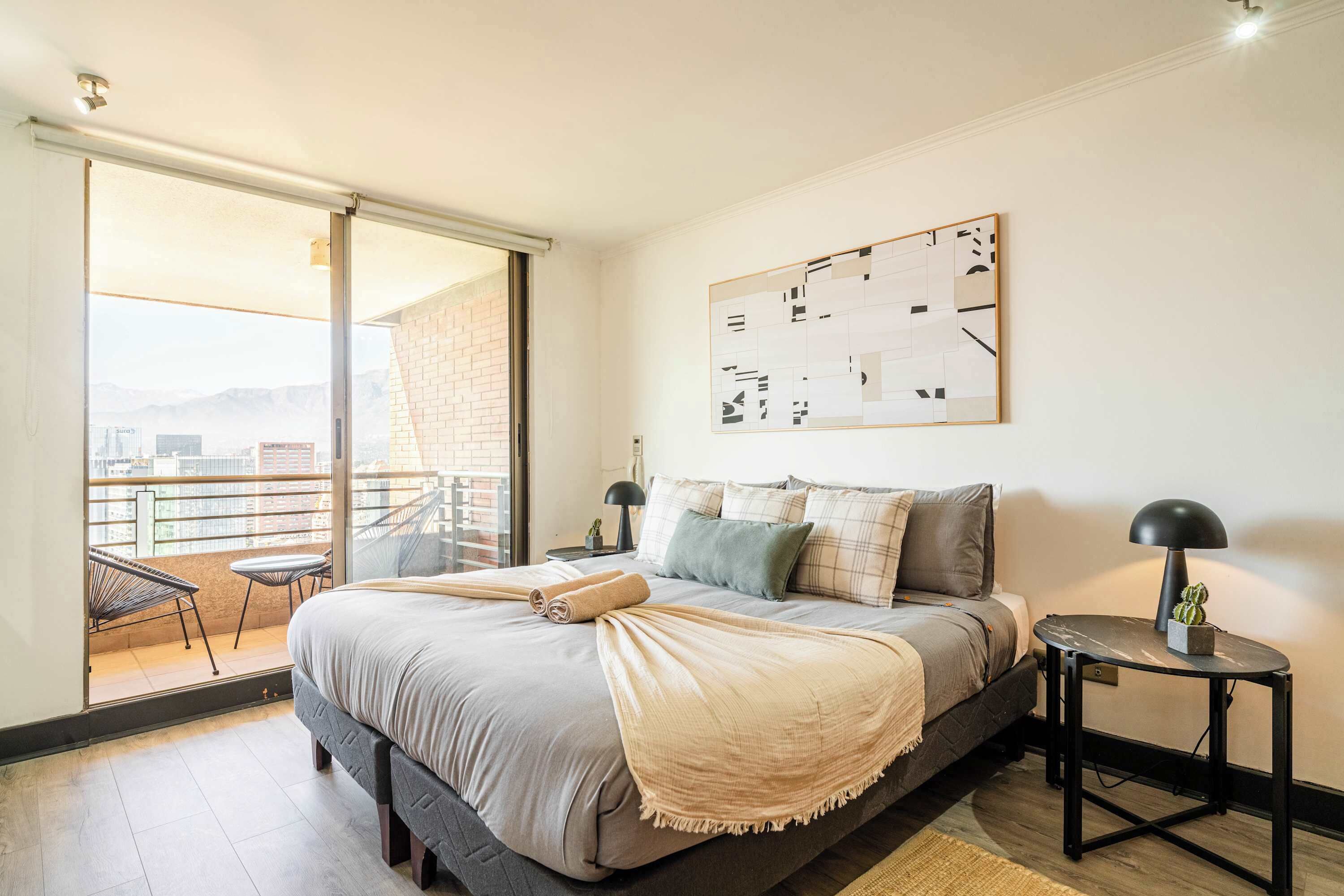 2 habitaciones, tabla de planchar con plancha, wifi y ropa de cama 