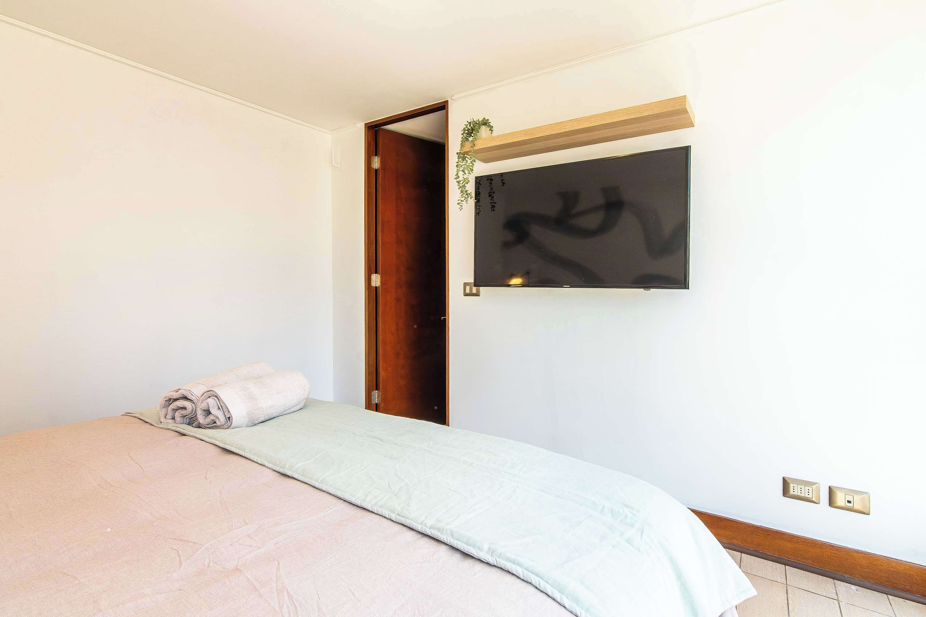 1 chambre, bureau, fer et planche à repasser, Wi-Fi