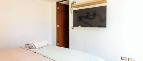 1 chambre, bureau, fer et planche Ă repasser, Wi-Fi