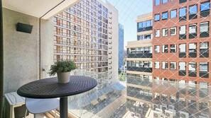 Outdoor dining - HOM | LasCondes | Metro Manquehue | Parking | 1D1B (Las Condes)