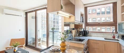 Fridge, microwave, oven, stovetop