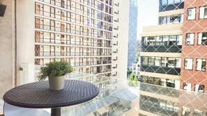 Property grounds - HOM | LasCondes | Metro Manquehue | Parking | 1D1B (Las Condes)