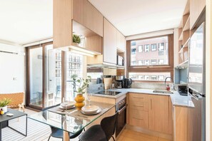 Fridge, microwave, oven, stovetop - HOM | LasCondes | Metro Manquehue | Parking | 1D1B (Las Condes)
