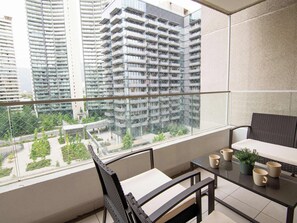 Outdoor dining - HOM ELITE | MallParqueArauco | AireAcond l Parking (Las Condes)